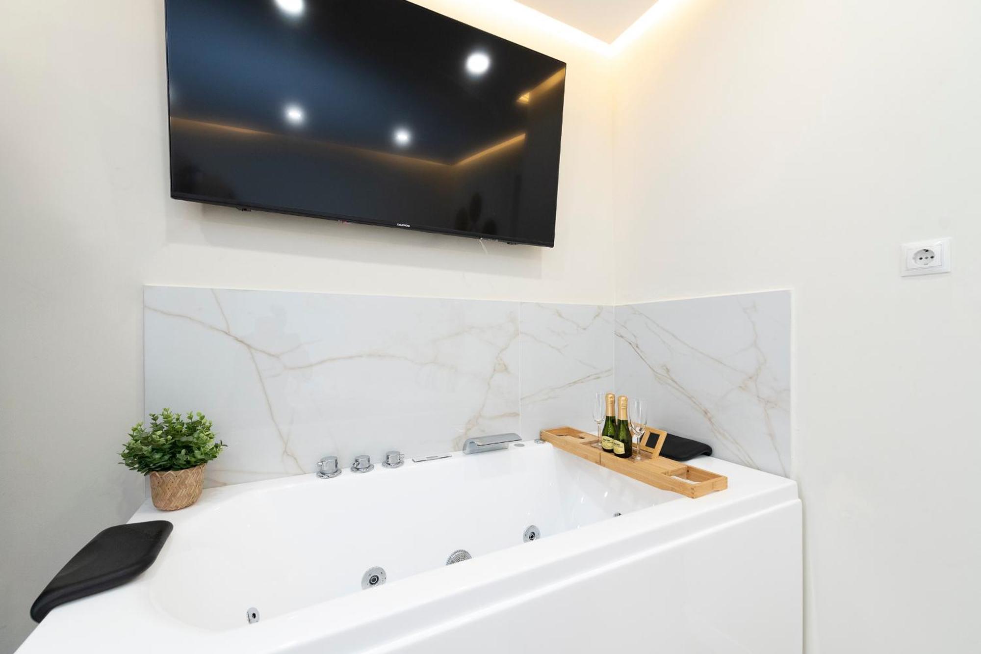 Exclusive Apartment Jacuzzi มาลากา ภายนอก รูปภาพ
